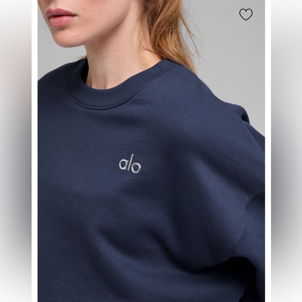 NWT ALO yoga Accolade crewneck in navy - Picture 3 of 5